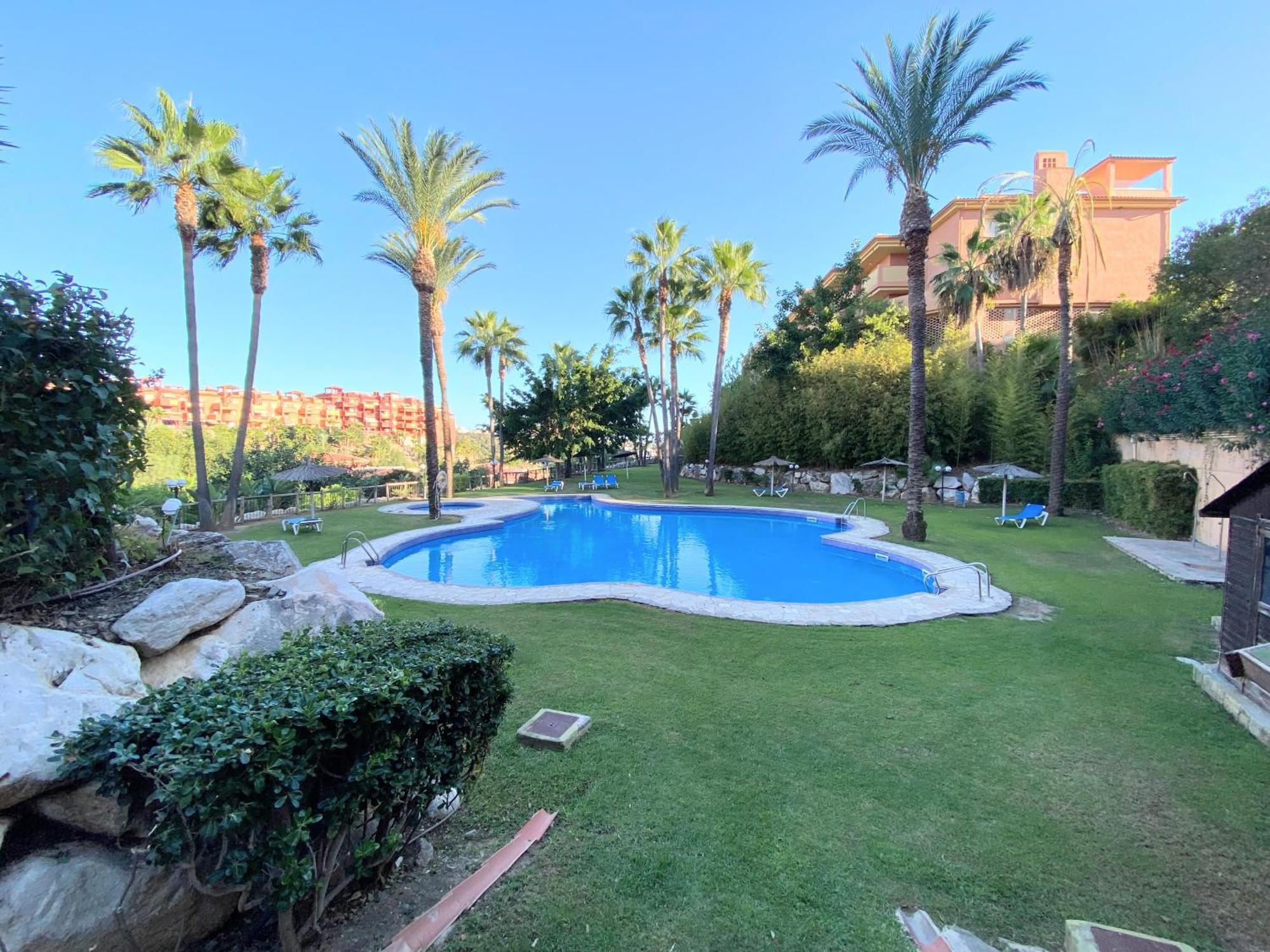 Golf & Resort Apartment In La Reserva De Марбелья Экстерьер фото